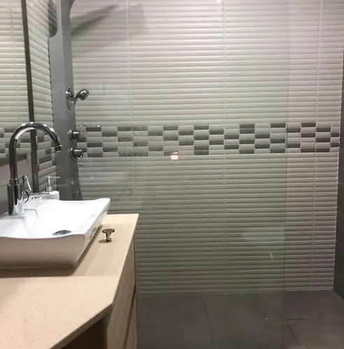 Guia Cascais Room Suite Opportunity